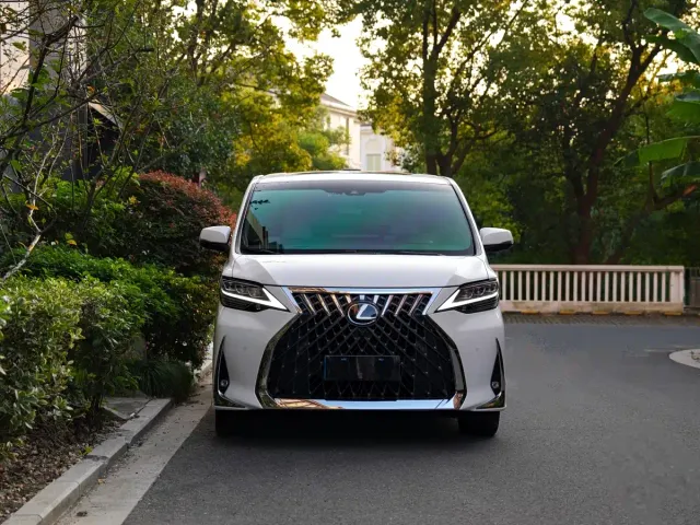 Lexus LM — Фото автомобиля 2