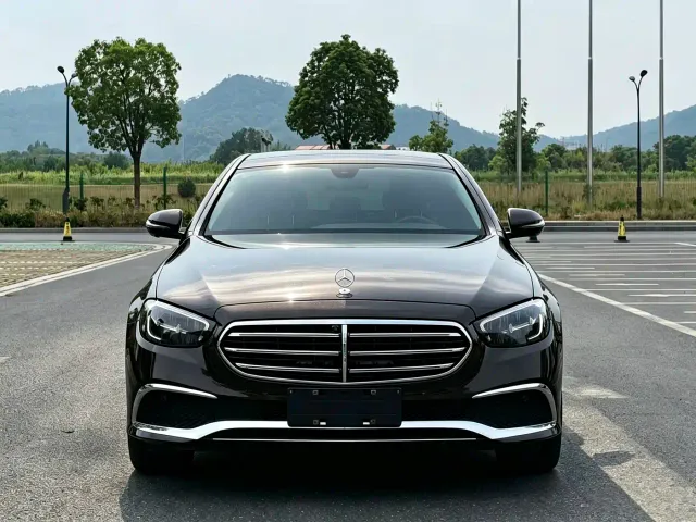 Mercedes-Benz E-Class — Фото автомобиля 2