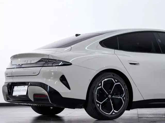 Xiaomi SU7 — Фото автомобиля 9