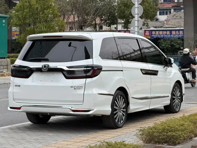 Honda Elysion — Фото автомобиля 2