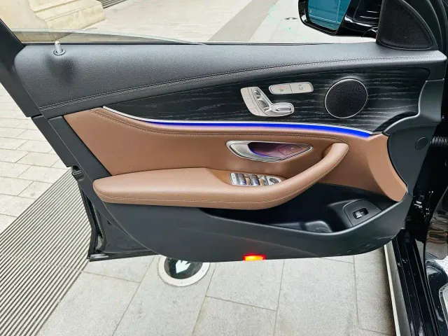 Mercedes-Benz E-Class — Фото автомобиля 12