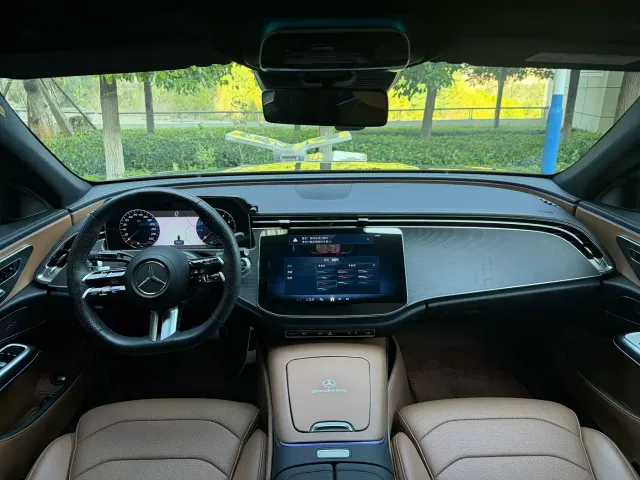 Mercedes-Benz E-Class — Фото автомобиля 5