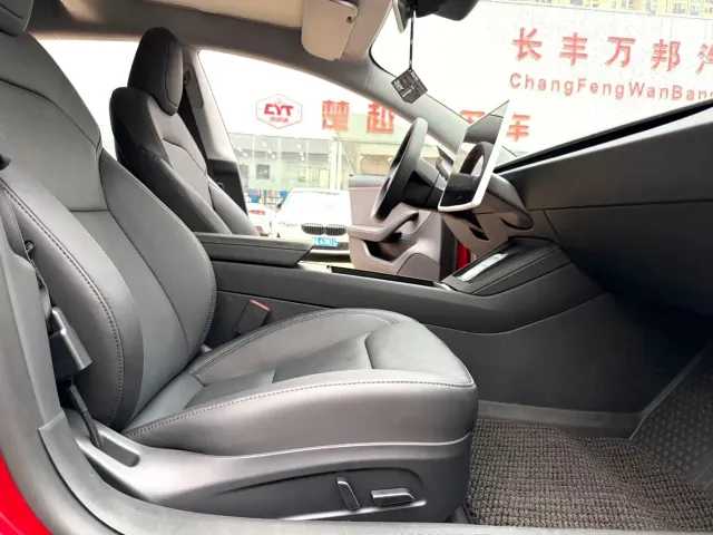 Tesla Model 3 — Фото автомобиля 14