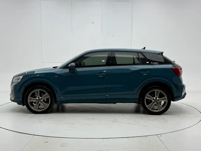 Audi Q2L — Фото автомобиля 9