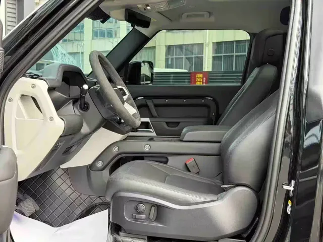 Land Rover Defender — Фото автомобиля 8