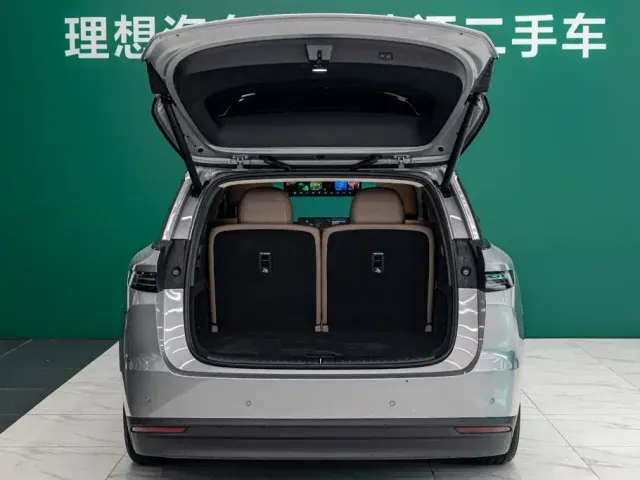 Li Auto i8 — Фото автомобиля 6