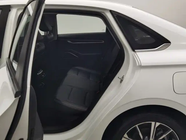 Geely Emgrand — Фото автомобиля 15