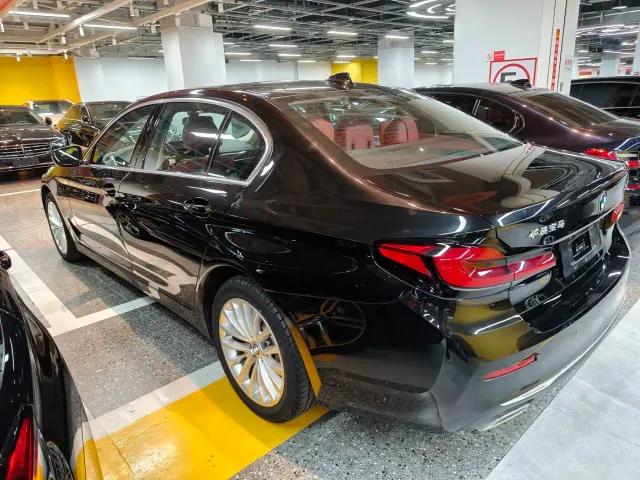 BMW 5 Series — Фото автомобиля 11