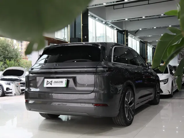 Li Auto L7 — Фото автомобиля 16