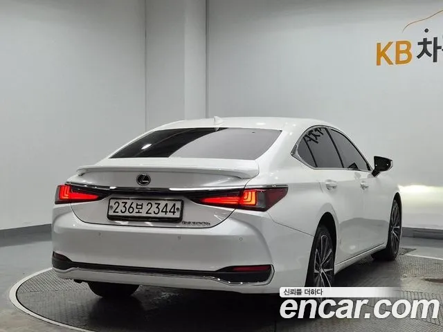 Lexus ES — Фото автомобиля 3