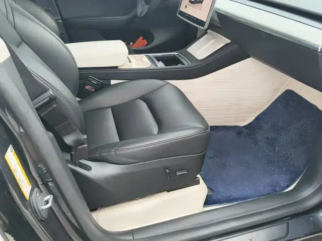 Tesla Model Y — Фото автомобиля 8