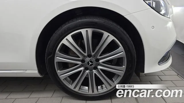 Mercedes-Benz E-Class — Фото автомобиля 6