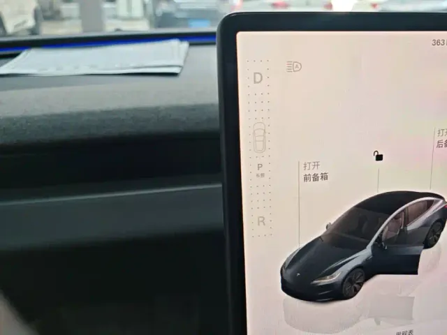 Tesla Model 3 — Фото автомобиля 9