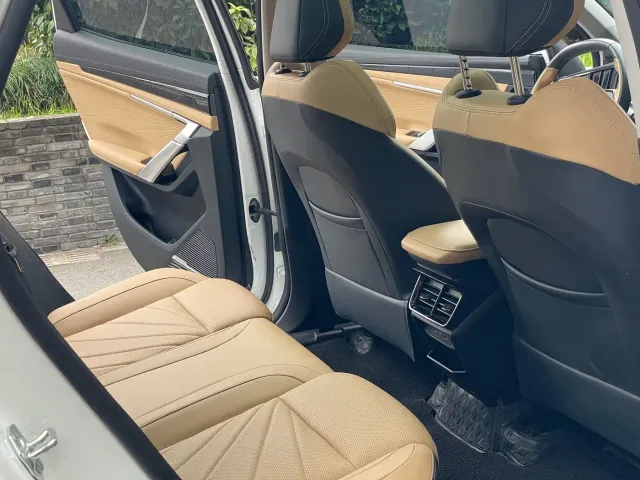Geely Boyue L — Фото автомобиля 9