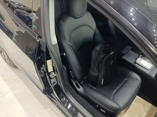 Tesla Model 3 — Фото автомобиля 24