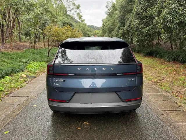 Volvo XC70 Plug-in Hybrid — Фото автомобиля 15