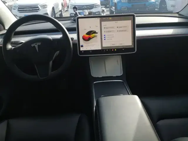 Tesla Model Y — Фото автомобиля 12