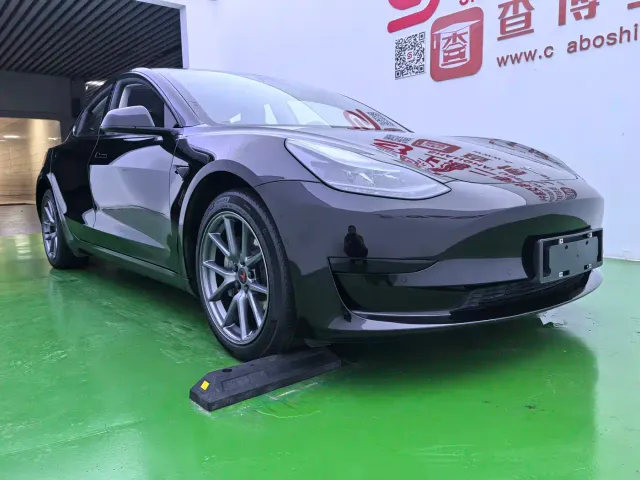 Tesla Model 3 — Фото автомобиля 3