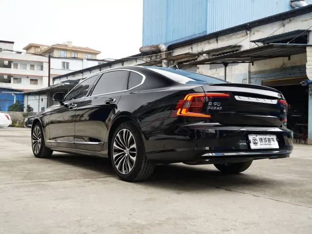 Volvo S90 — Фото автомобиля 9