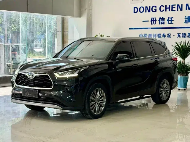 Фотография автомобиля — Toyota Highlander