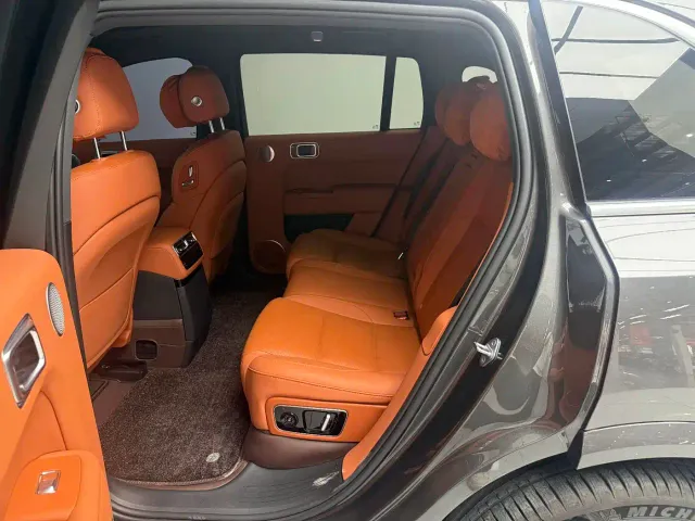Li Auto L7 — Фото автомобиля 8