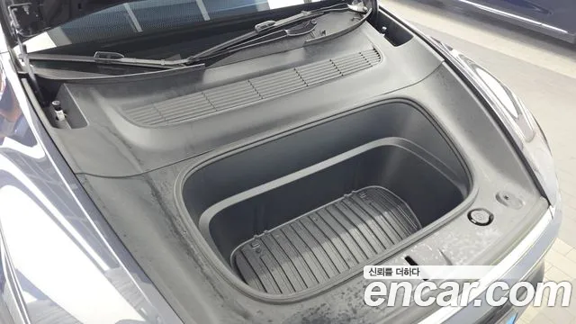 Tesla Model Y — Фото автомобиля 9