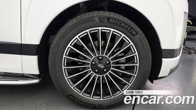 Hyundai Ioniq 9 — Фото автомобиля 5