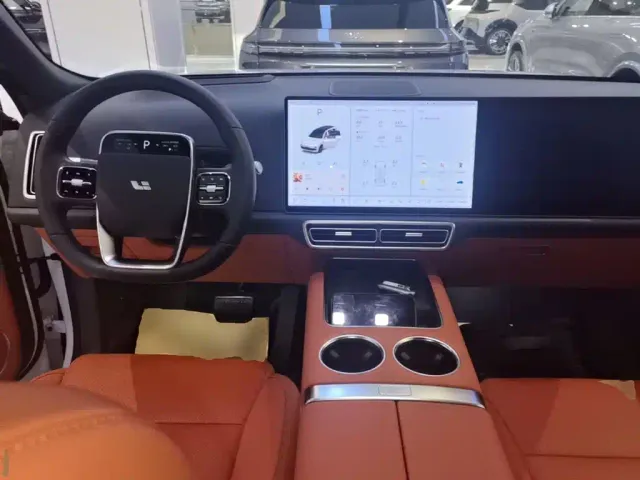 Li Auto L9 — Фото автомобиля 5