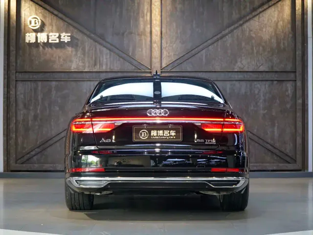Audi A8 — Фото автомобиля 2