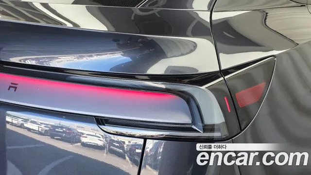 Tesla Model Y — Фото автомобиля 23
