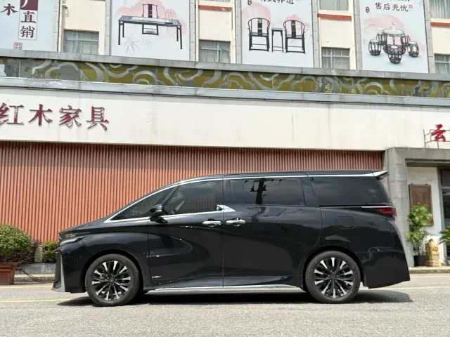 Toyota Crown — Фото автомобиля 3