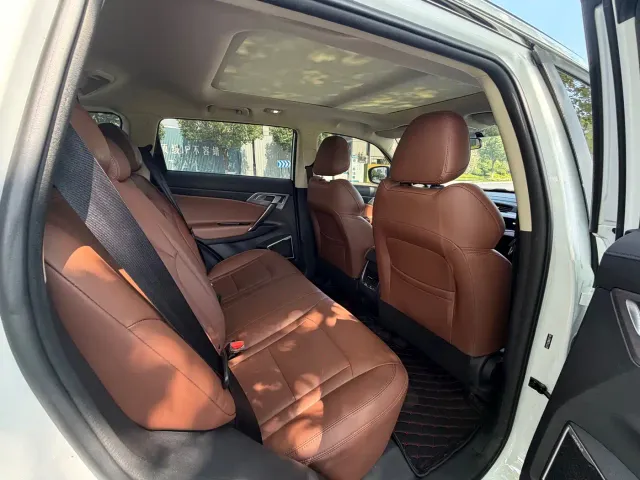 Geely Boyue — Фото автомобиля 8