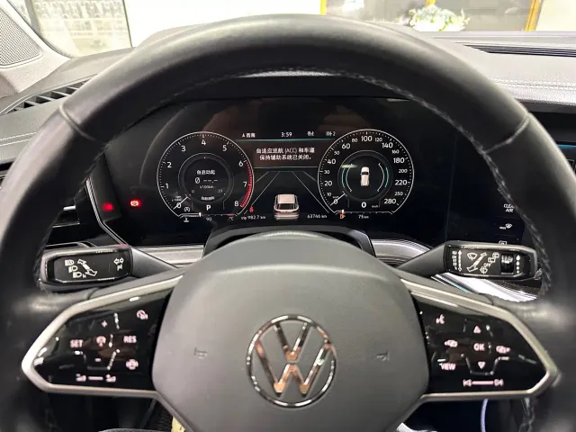 Volkswagen Touareg — Фото автомобиля 12