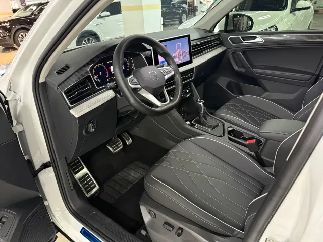 Volkswagen Tiguan L — Фото автомобиля 5