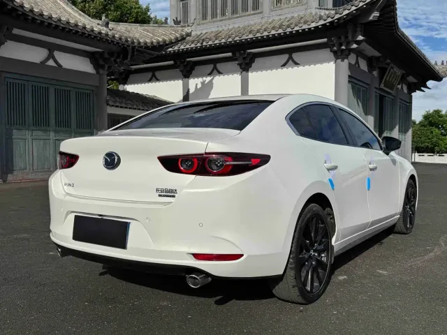 Mazda Axela — Фото автомобиля 6