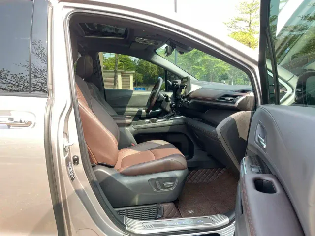 Toyota Sienna — Фото автомобиля 19