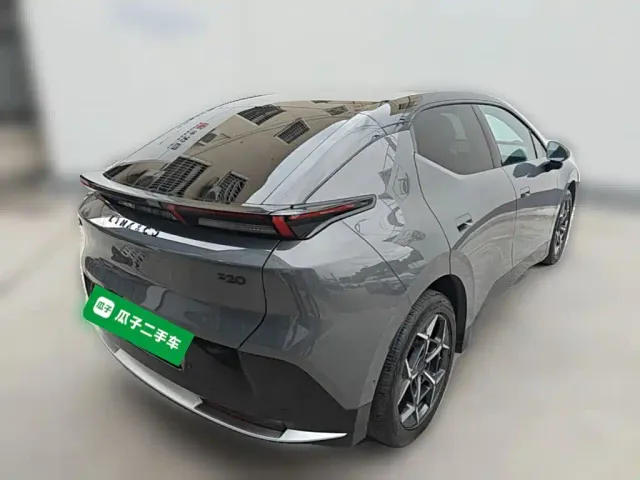 Lynk & Co Z20 — Фото автомобиля 9