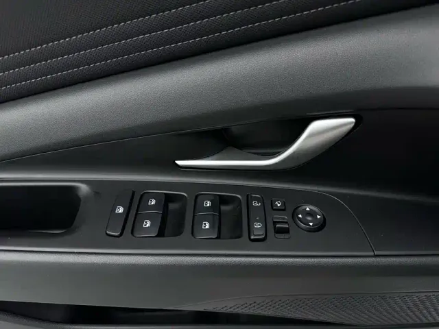 Hyundai Elantra — Фото автомобиля 18