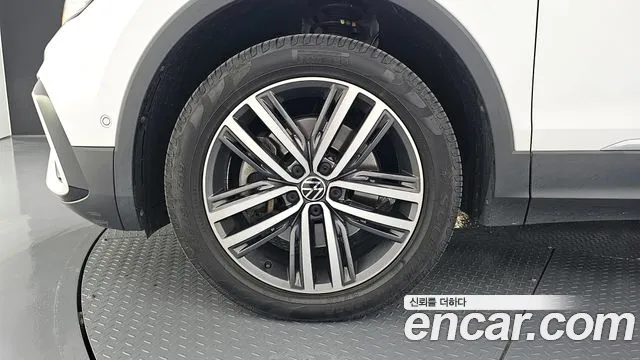 Volkswagen Tiguan — Фото автомобиля 5
