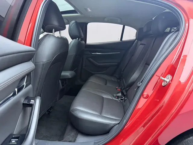 Mazda Axela — Фото автомобиля 8
