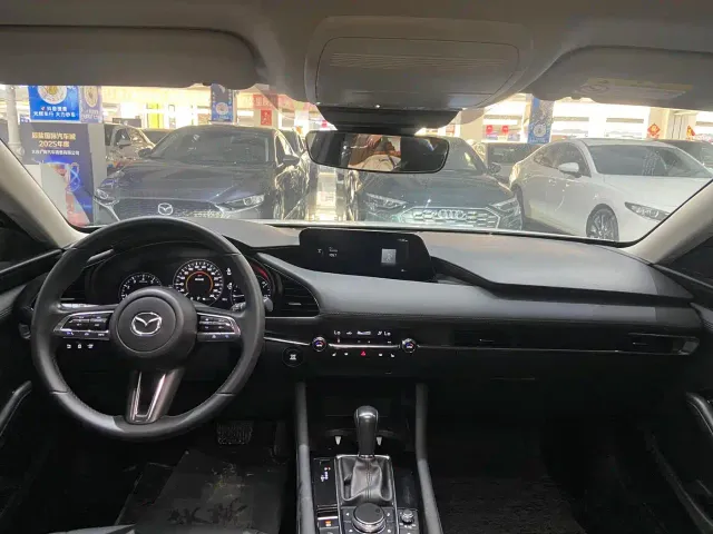 Mazda Axela — Фото автомобиля 9
