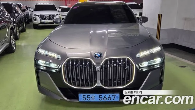 BMW i7 G70 — Фото автомобиля 2