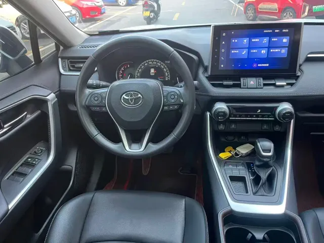 Toyota RAV4 — Фото автомобиля 11