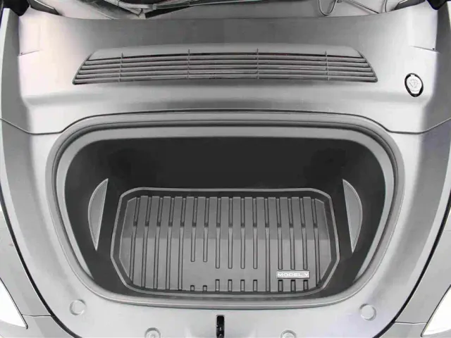 Tesla Model Y — Фото автомобиля 16