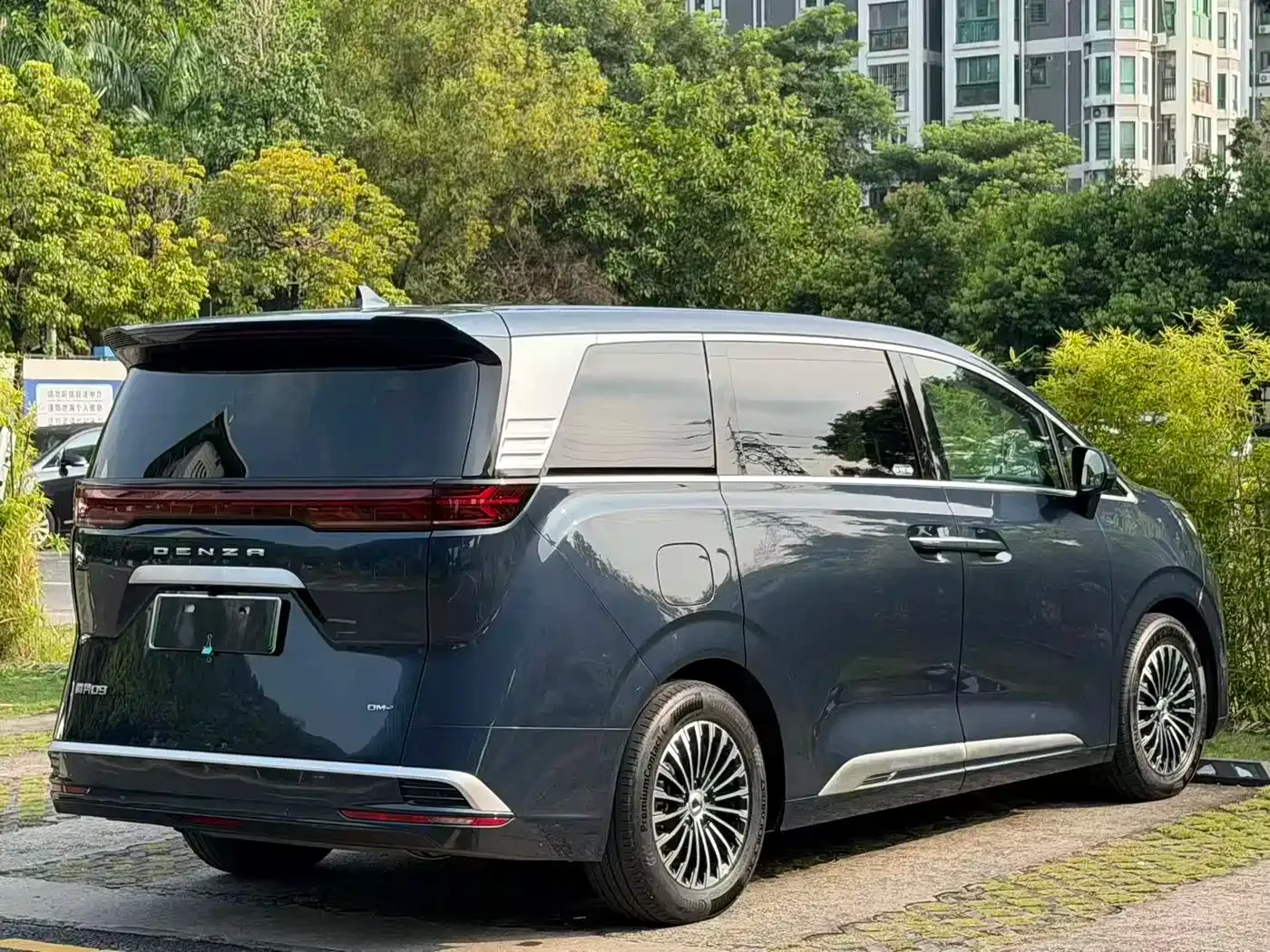 Denza Denza D9 2022 DM-i 1040 Premium — Фото автомобиля 15