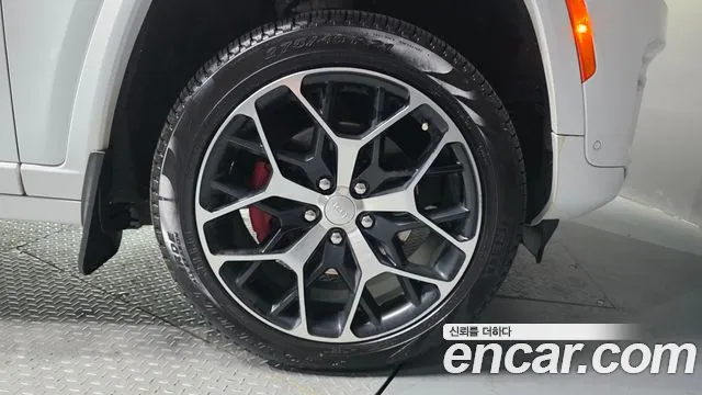 Jeep Cherokee — Фото автомобиля 20