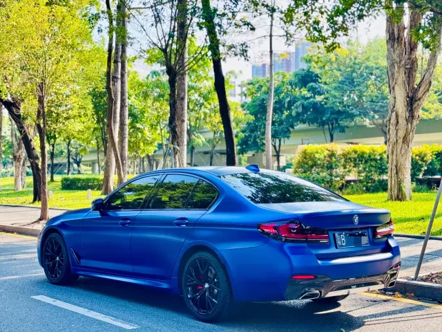 BMW 5 Series — Фото автомобиля 10