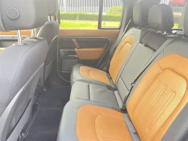 Land Rover Defender — Фото автомобиля 15