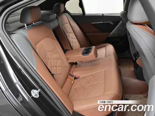 BMW 5-Series 5 серия (G60) 530i xDrive M Sport — Фото автомобиля 12