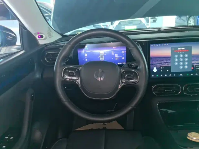 Leapmotor C11 — Фото автомобиля 10